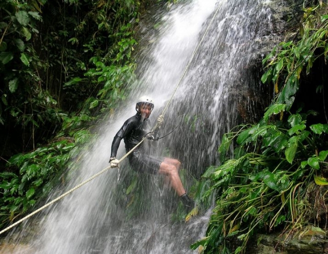  Descenso del cañón con la oficina de guías